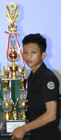 agung juara fotography universitas Pakuan SMK Tri Dharma 2 Bogor Tahun 2013.jpg